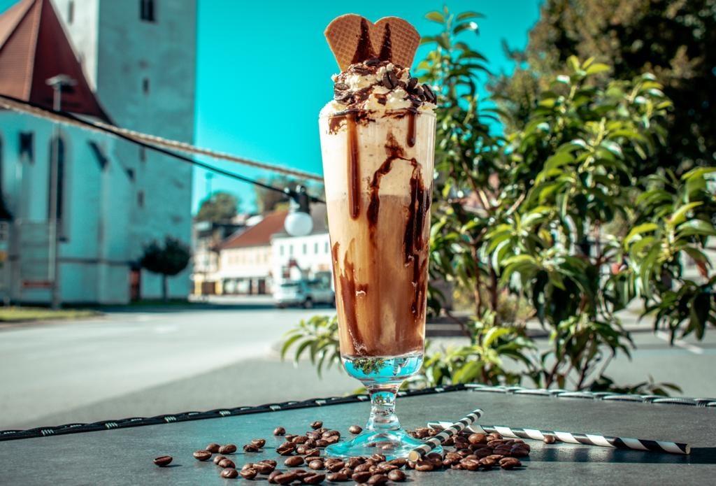 Bild_Eiskaffee_ausGastgarte-Kirche